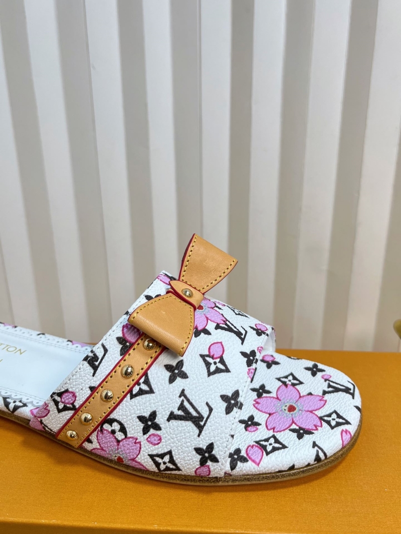 l0vis Vvtt0n slippers